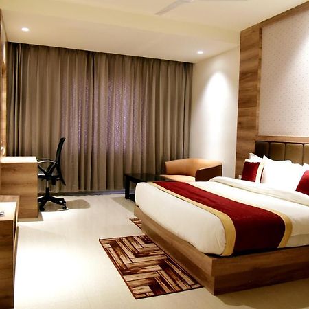 Hotel Crystal Grand Haldwāni Extérieur photo