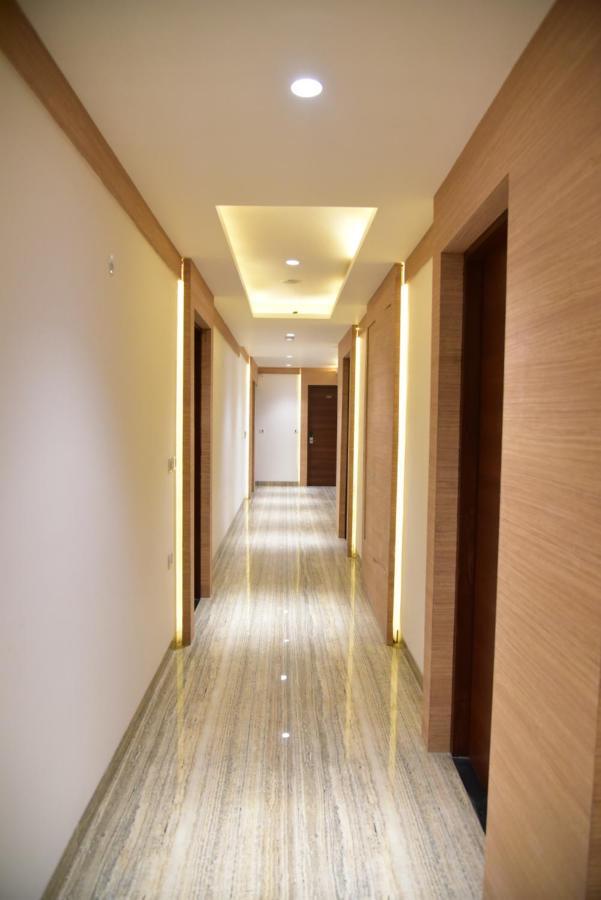 Hotel Crystal Grand Haldwāni Extérieur photo
